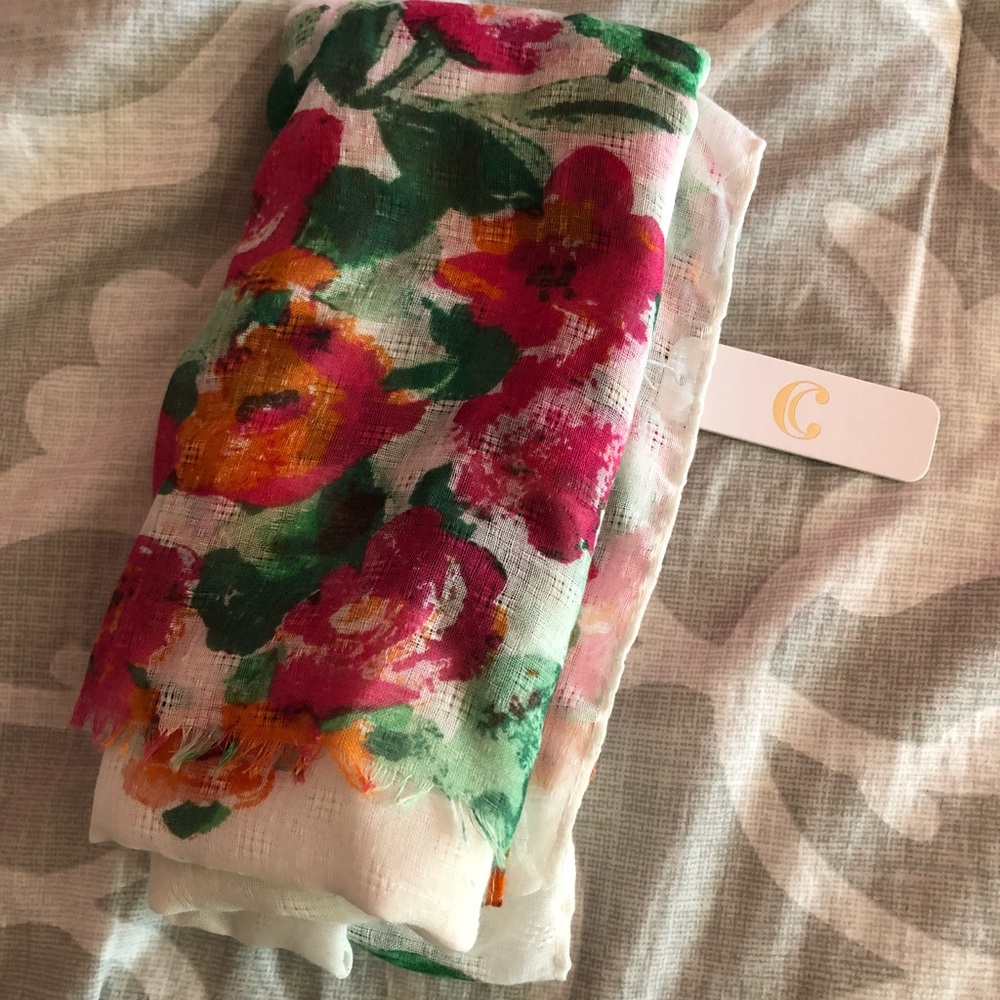 Brand new charming Charlie scarf, great condition!